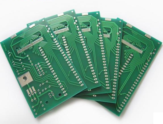 PCB板的為什么有不同的顏色？